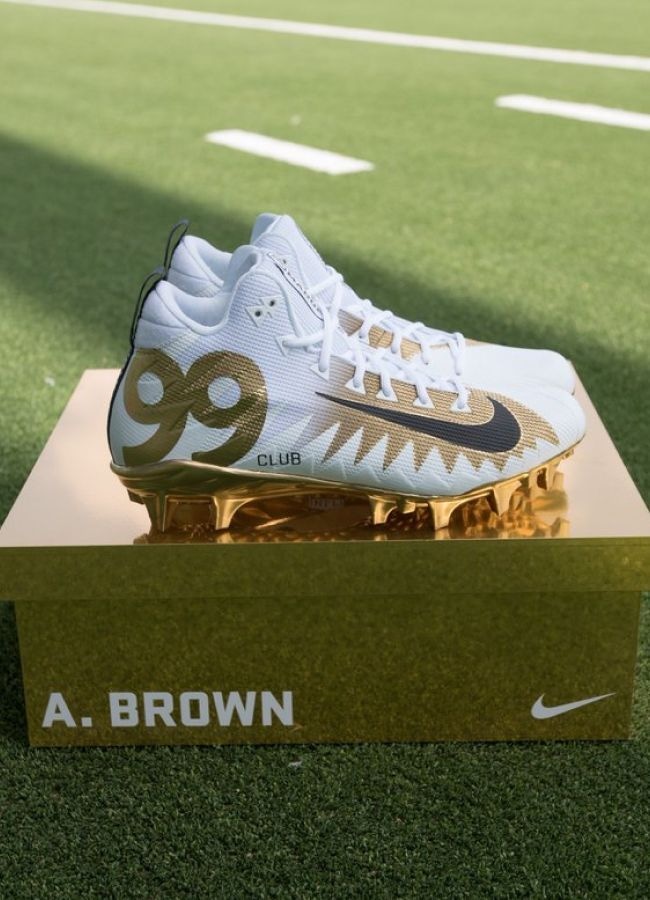 Gánate un Nike Madden 99 Club NFL Cleats | Capital Experiencias